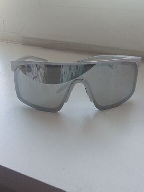 White/Gray VR-Style Protective Glasses - Lightweight AR/VR Accessory